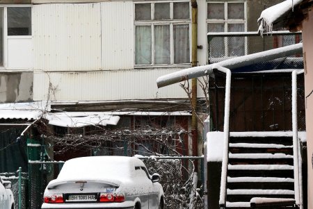 Одессу снова накрыло белой пеленой (фоторепортаж)