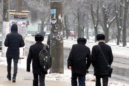 Одесские улицы покрылись льдом (фоторепортаж)