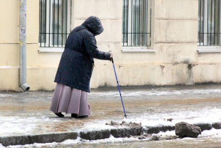 Одесские улицы покрылись льдом (фоторепортаж)