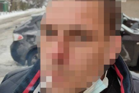 В Малиновском районе закладчик с метадоном пытался сбежать от патрульных (фото)