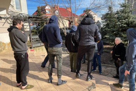 В одесском реабилитационном центре «12 шагов» незаконно провели допросы, обыски и задержали пациентов (фото)