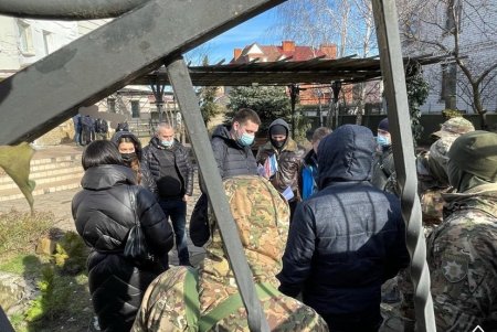 В одесском реабилитационном центре «12 шагов» незаконно провели допросы, обыски и задержали пациентов (фото)