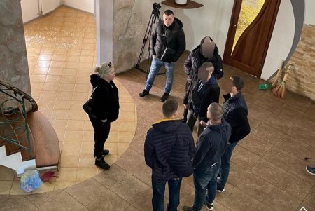 В одесском реабилитационном центре «12 шагов» незаконно провели допросы, обыски и задержали пациентов (фото)