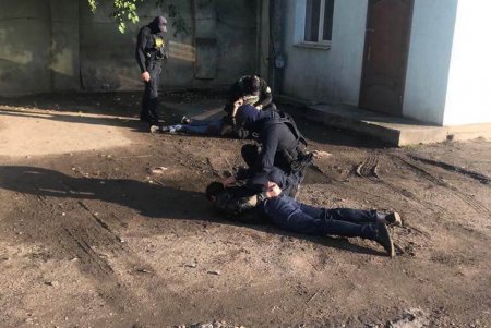 Группу иностранцев будут судить за вымогательство несуществующего долга у предпринимателя в размере 25 тысяч долларов (фото)