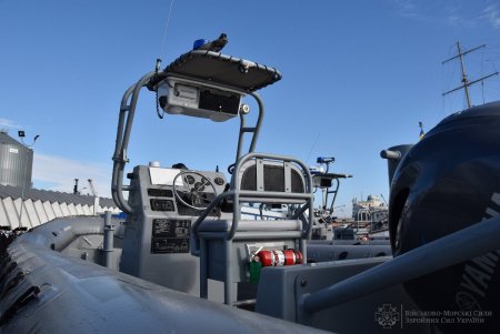 Против российской агрессии: американцы передали украинским морякам 10 катеров и 70 надувных лодок (фото)