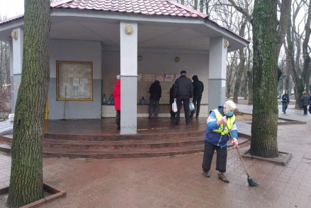 Коммунальщики привели в порядок два бювета в Приморском районе