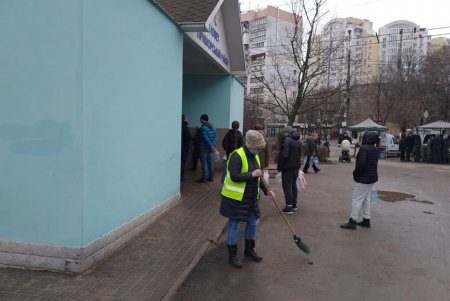 Коммунальщики привели в порядок два бювета в Приморском районе