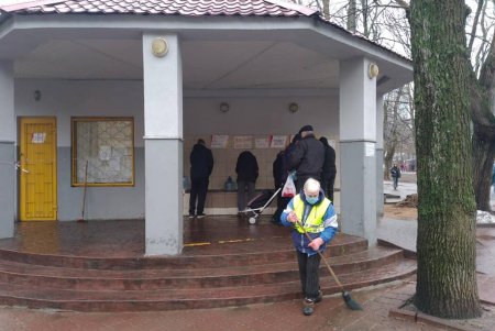 Коммунальщики привели в порядок два бювета в Приморском районе