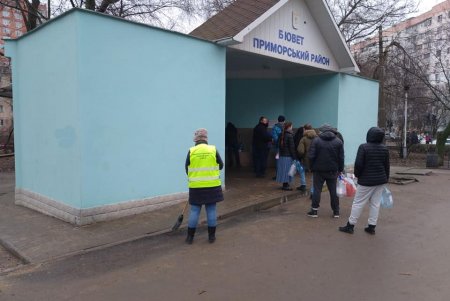 Коммунальщики привели в порядок два бювета в Приморском районе