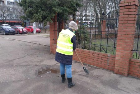 Коммунальщики привели в порядок два бювета в Приморском районе