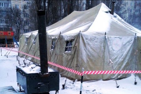 Около сотни единиц техники расчищают улицы города от снега и посыпают дороги песчано-соляной смесью (фото, видео)