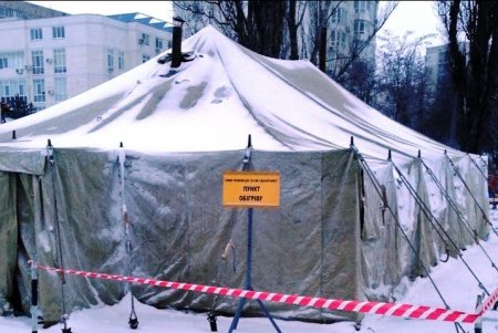 Около сотни единиц техники расчищают улицы города от снега и посыпают дороги песчано-соляной смесью (фото, видео)