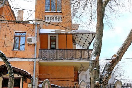 Старинные здания и новые высотки улицы Юрия Олеши (фоторепортаж)