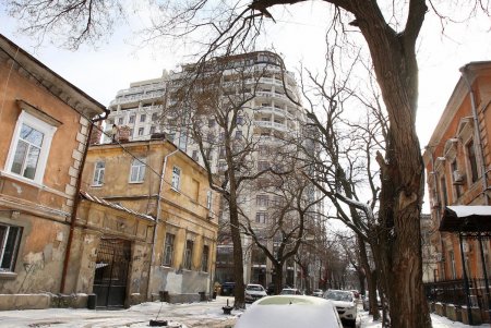 Старинные здания и новые высотки улицы Юрия Олеши (фоторепортаж)