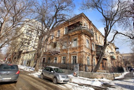Старинные здания и новые высотки улицы Юрия Олеши (фоторепортаж)