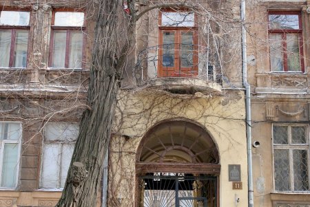 Старинные здания и новые высотки улицы Юрия Олеши (фоторепортаж)