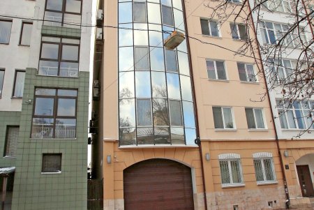 Старинные здания и новые высотки улицы Юрия Олеши (фоторепортаж)