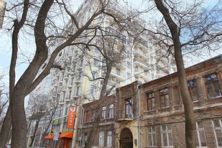 Старинные здания и новые высотки улицы Юрия Олеши (фоторепортаж)