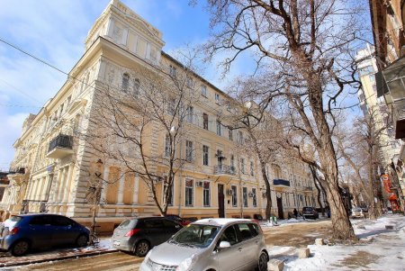 Старинные здания и новые высотки улицы Юрия Олеши (фоторепортаж)
