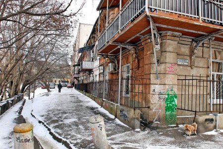 Старинные здания и новые высотки улицы Юрия Олеши (фоторепортаж)