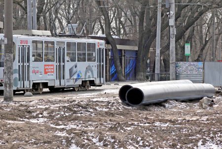 Двустороннее движение организовали возле Старосенной площади (фоторепортаж)