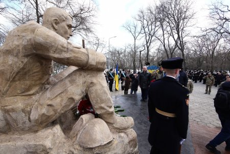 Одесситы возложили цветы к памятнику воинам-интернационалистам (фото)