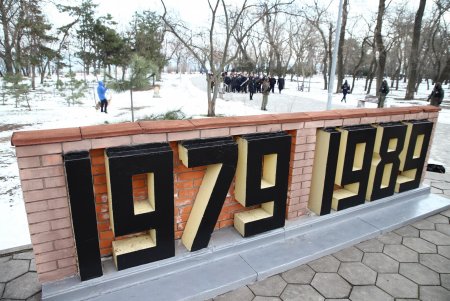 Одесситы возложили цветы к памятнику воинам-интернационалистам (фото)