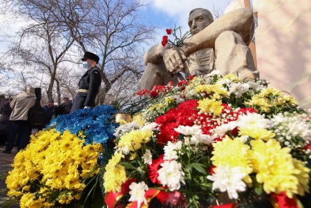 Одесситы возложили цветы к памятнику воинам-интернационалистам (фото)