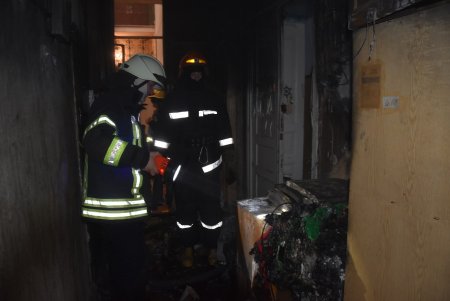При пожаре в коммунальной квартире на Конной спасена 17-летняя девушка