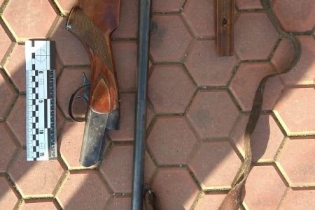 Наркотики и оружие нашли во время обысков в домах трех жителей Болградского района (фото)