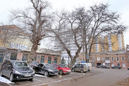 Асташкина - улица армейских складов, красных фонарей, и место убийства криминального авторитета (фоторепортаж)