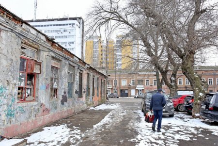 Асташкина - улица армейских складов, красных фонарей, и место убийства криминального авторитета (фоторепортаж)