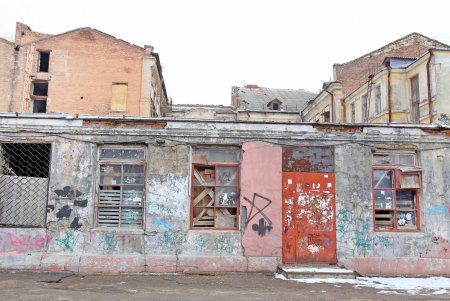 Асташкина - улица армейских складов, красных фонарей, и место убийства криминального авторитета (фоторепортаж)