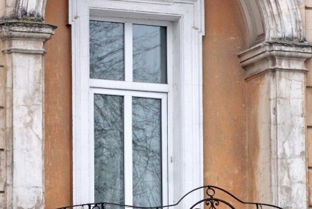 Асташкина - улица армейских складов, красных фонарей, и место убийства криминального авторитета (фоторепортаж)
