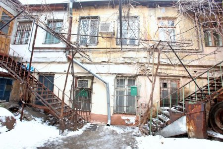 Асташкина - улица армейских складов, красных фонарей, и место убийства криминального авторитета (фоторепортаж)