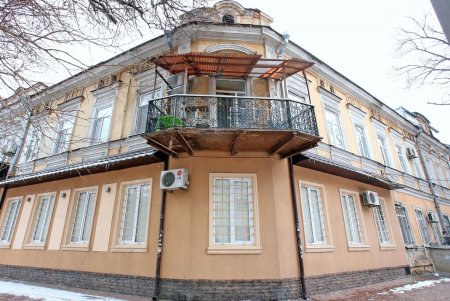 Асташкина - улица армейских складов, красных фонарей, и место убийства криминального авторитета (фоторепортаж)