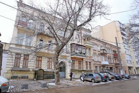Асташкина - улица армейских складов, красных фонарей, и место убийства криминального авторитета (фоторепортаж)