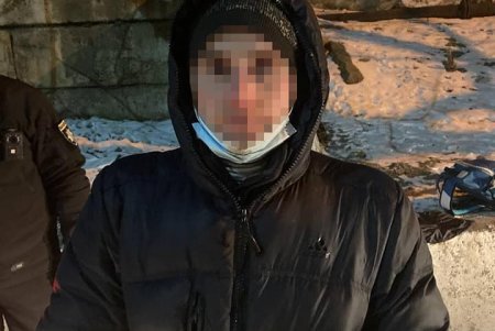 Полицейские задержали на улицах города пешехода и пассажира BMW с наркотиками в кармане