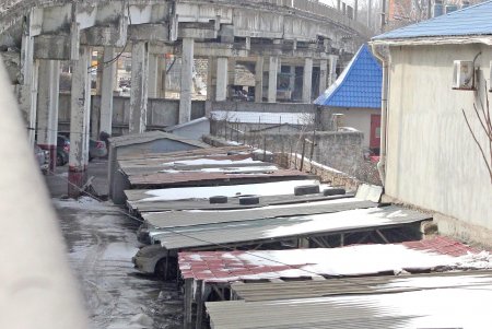 Действует запрет на движение грузового транспорта по Ивановскому мосту (фоторепортаж)
