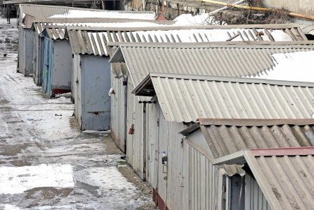 Действует запрет на движение грузового транспорта по Ивановскому мосту (фоторепортаж)