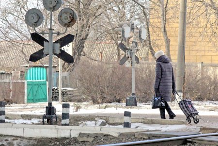 Действует запрет на движение грузового транспорта по Ивановскому мосту (фоторепортаж)