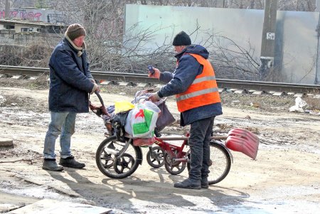 Действует запрет на движение грузового транспорта по Ивановскому мосту (фоторепортаж)