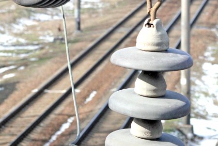 Действует запрет на движение грузового транспорта по Ивановскому мосту (фоторепортаж)