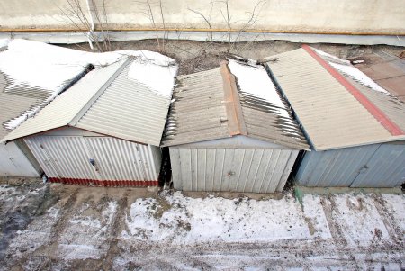 Действует запрет на движение грузового транспорта по Ивановскому мосту (фоторепортаж)
