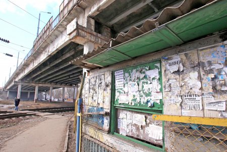 Действует запрет на движение грузового транспорта по Ивановскому мосту (фоторепортаж)