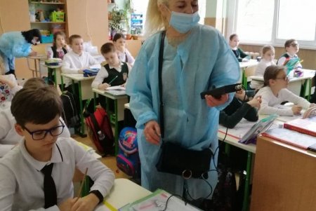 В гимназии № 7 проверили состояние воздуха и освещения в учебных кабинетах (фото)