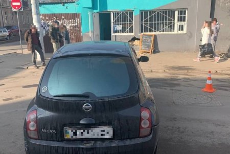На улице Мечникова в результате ДТП иномарку отбросило на здание