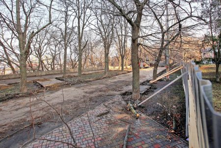 Капремонт бульвара Жванецкого: завоз строительных материалов, геодезические работы, демонтаж бордюрного камня (фоторепортаж)
