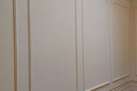 В Киевском и Приморском районах коммунальщики провели косметический ремонт парадных (фото)