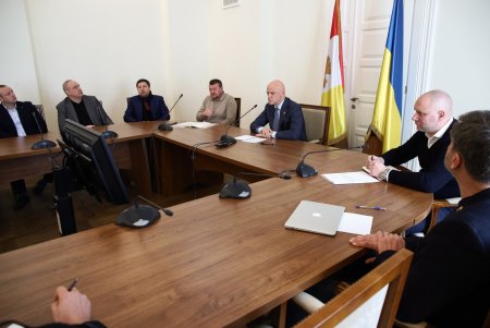 Мэр Одессы провел совещание с руководителями Нацполиции и частных охранных структур по взаимодействию для повышения уровня безопасности на дорогах (фото, видео)